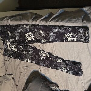 Balance Collection Black and White Floral Leggings